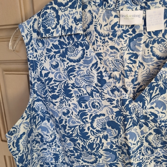 InDueTime Maternity Blouse Surplice Bodice SzM Lt White/Lt Blue Sleeveless Cute - Picture 5 of 7